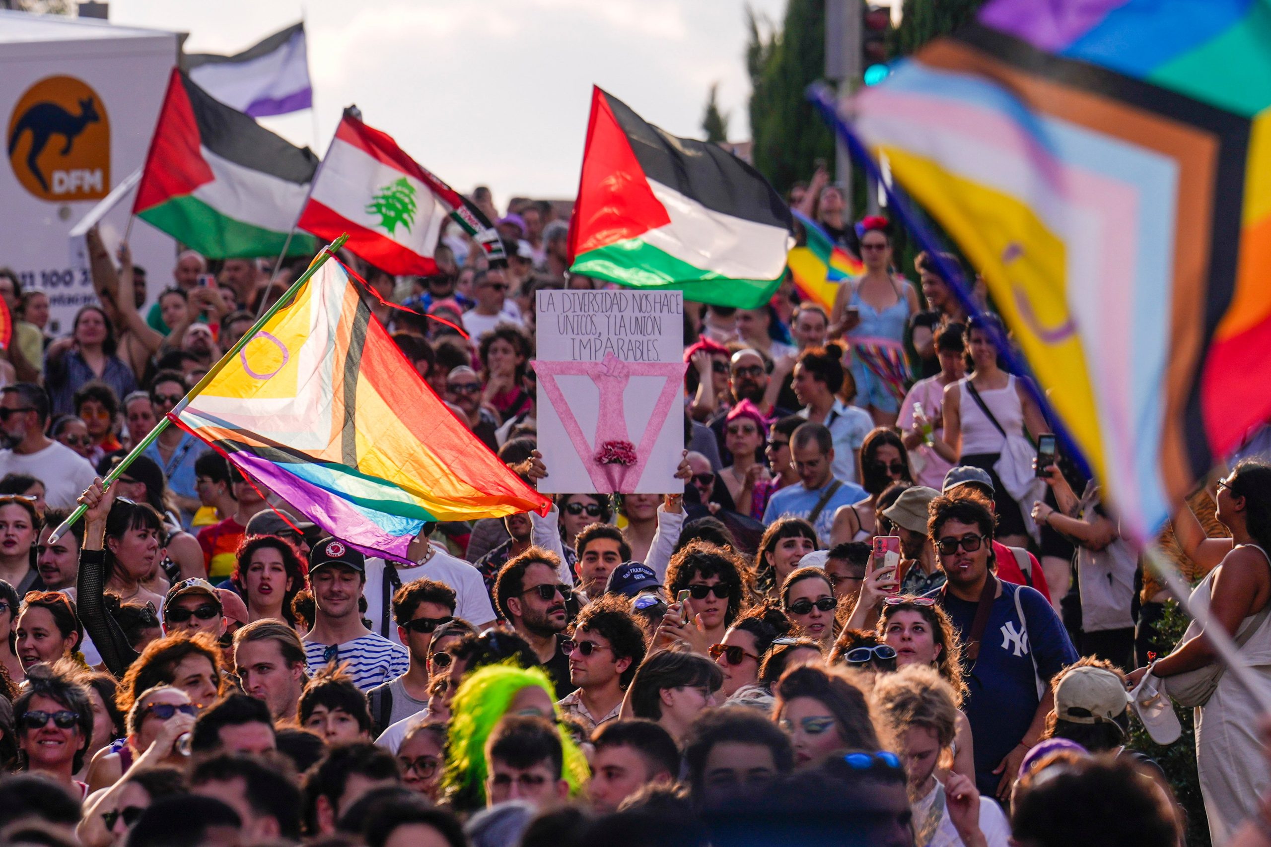 La mitad de las personas LGTBI+ conservadoras ve peligrar sus derechos si Vox entrase en el Gobierno