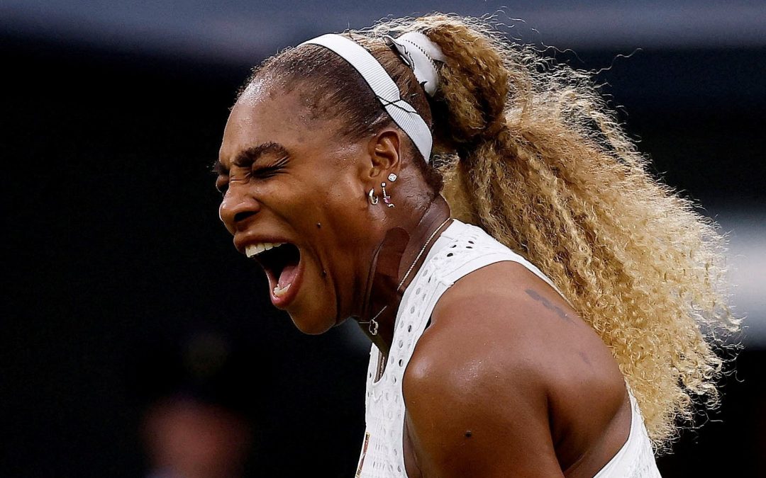 Serena Williams cae, pero de pie. Ella siempre de pie