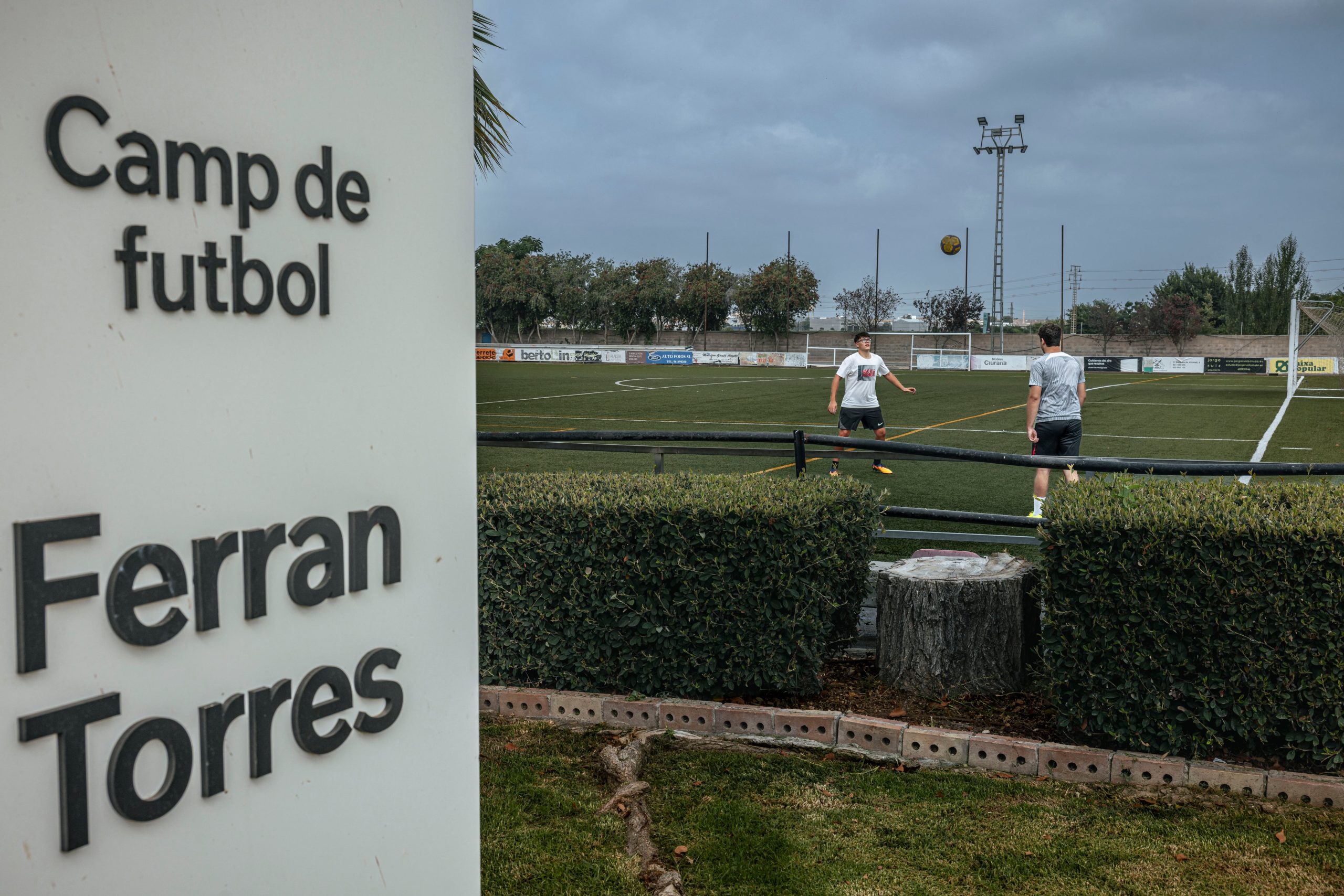 En Foios, el pueblo de Ferran Torres: “Es un ‘bon xiquet’, el mejor del mundo y el más guapo”