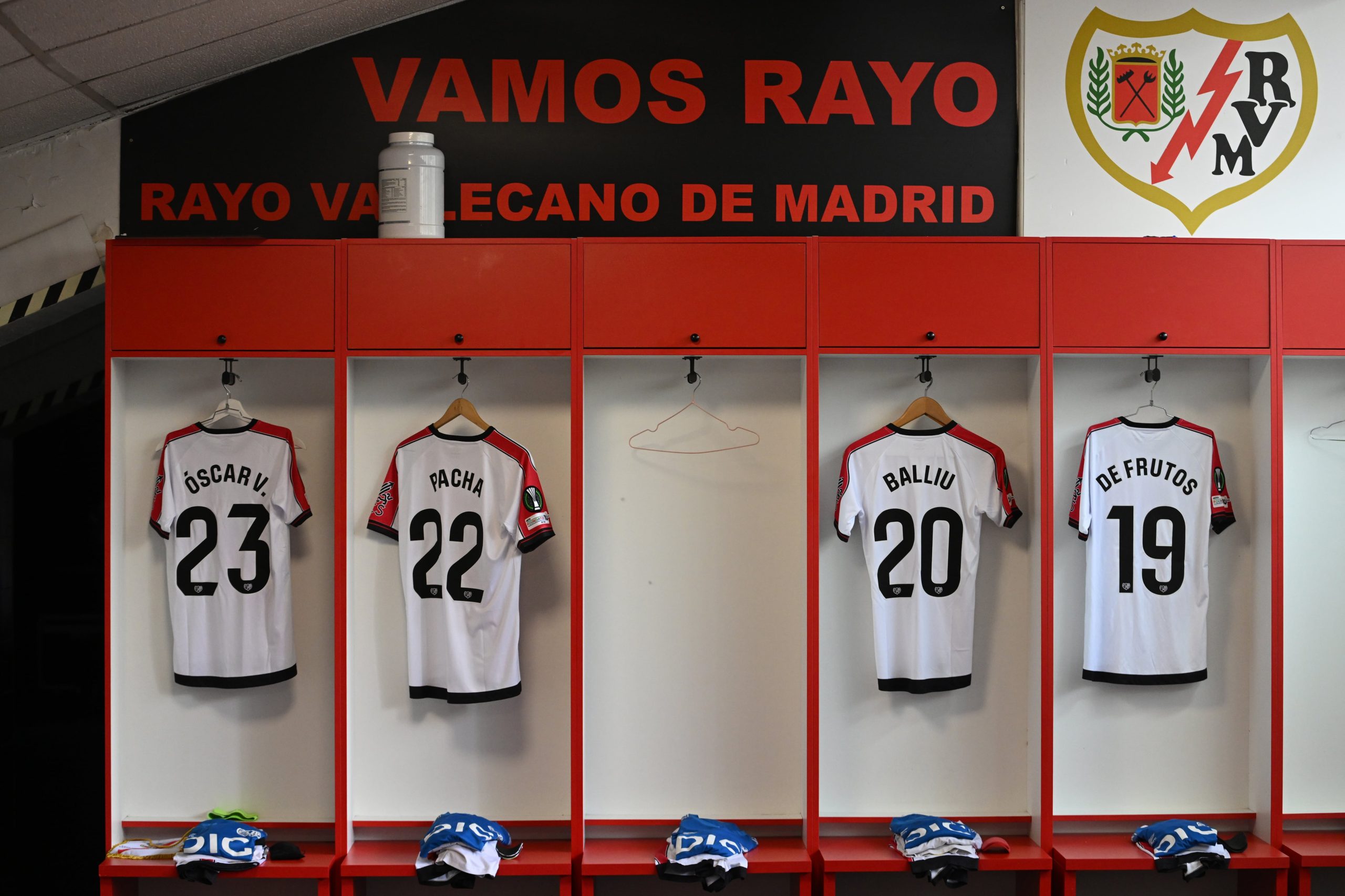 La plantilla del Rayo carga contra la Comunidad de Madrid y el club: “Queremos seguir jugando en Vallecas, esto se podría haber evitado”