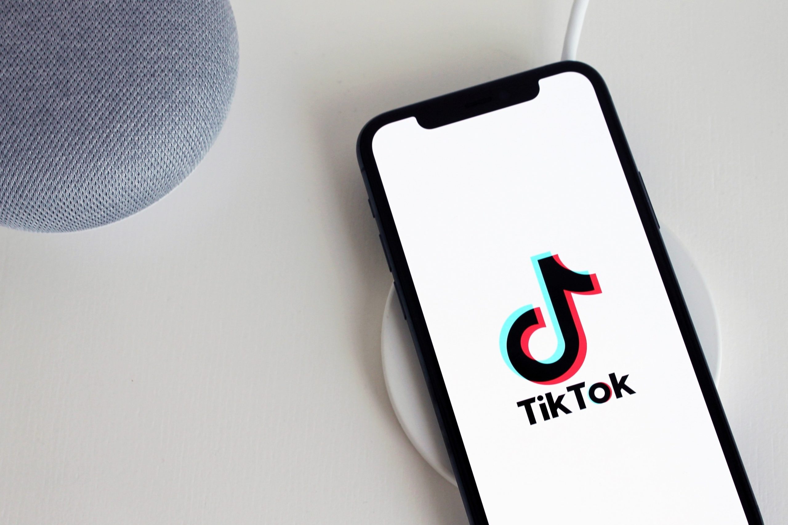 Bruselas acusa a TikTok de incumplir la ley por tener cuentas que exponen a los menores a “comportamientos depredadores”