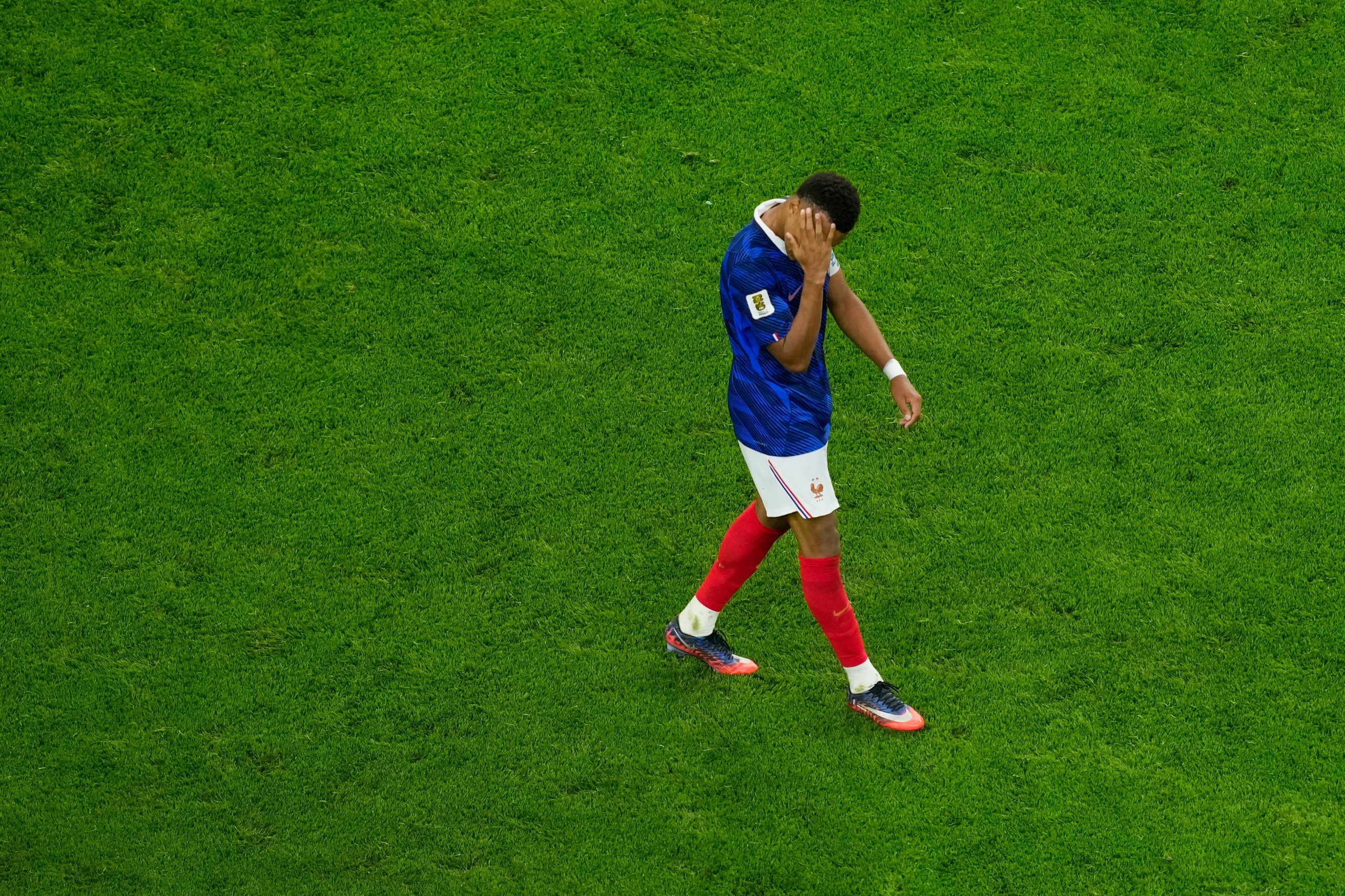 Deschamps se despide de la selección francesa con un solo remate de Mbappé