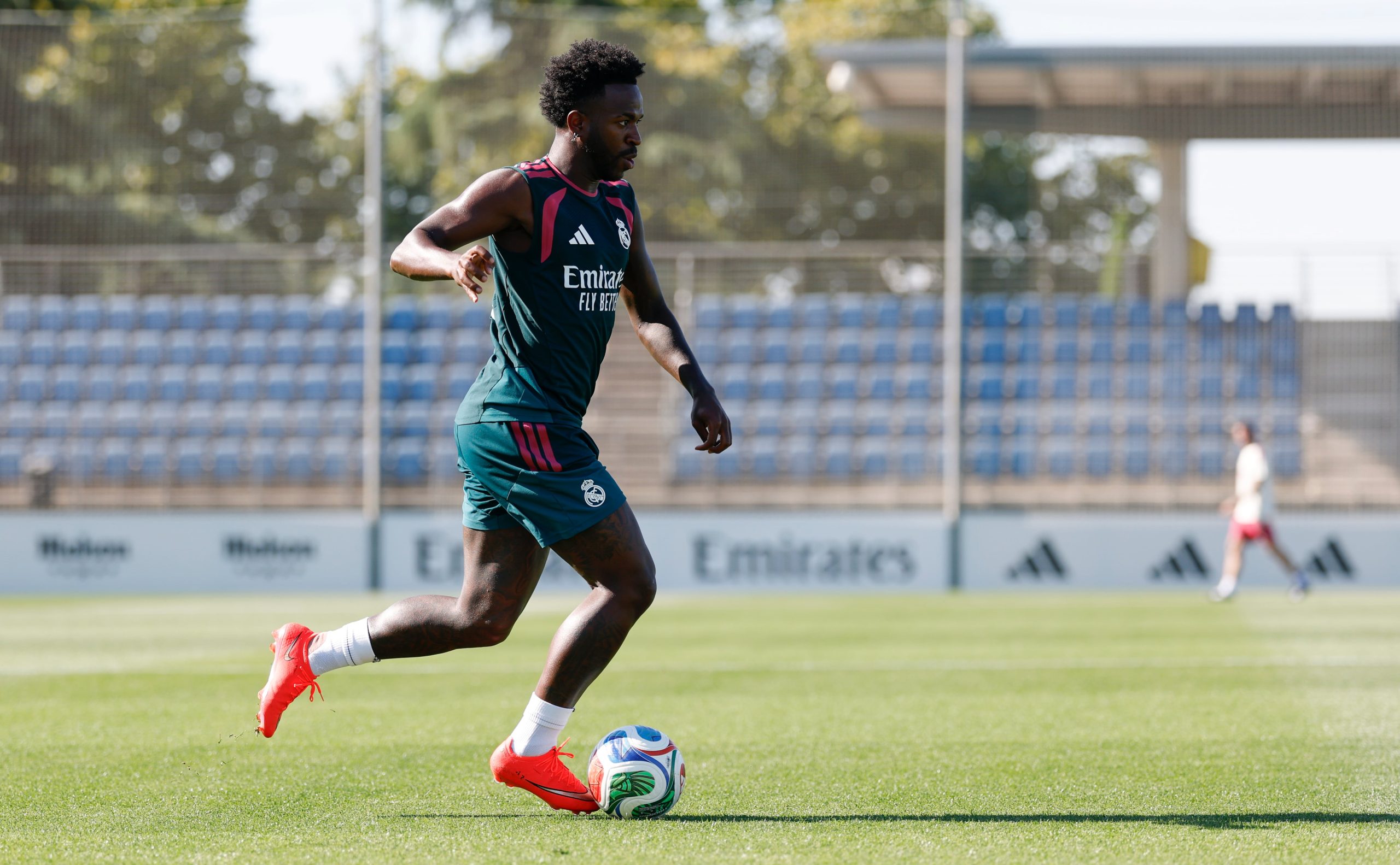 Vinicius renueva con el Real Madrid hasta 2032