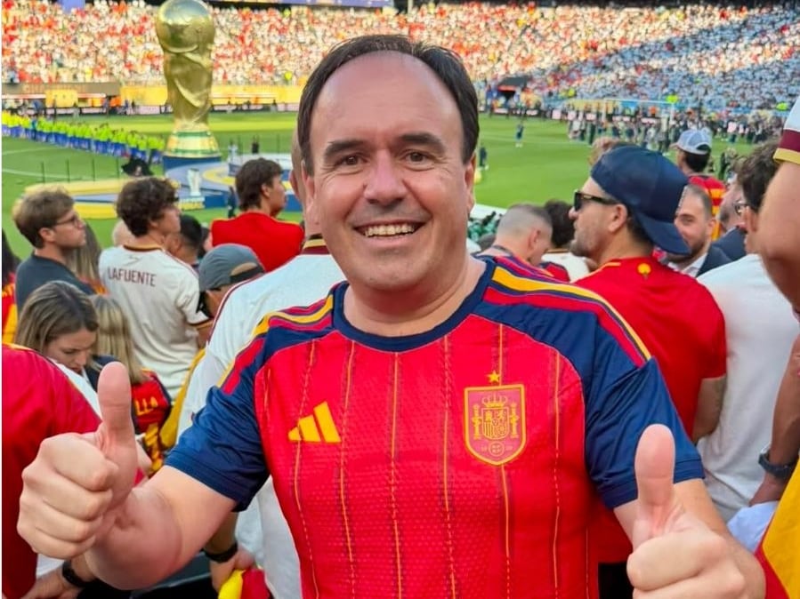 Una asociación se querella contra Pérez Llorca ante el TSJ por la invitación que le dio la Federación de Fútbol para la final del Mundial