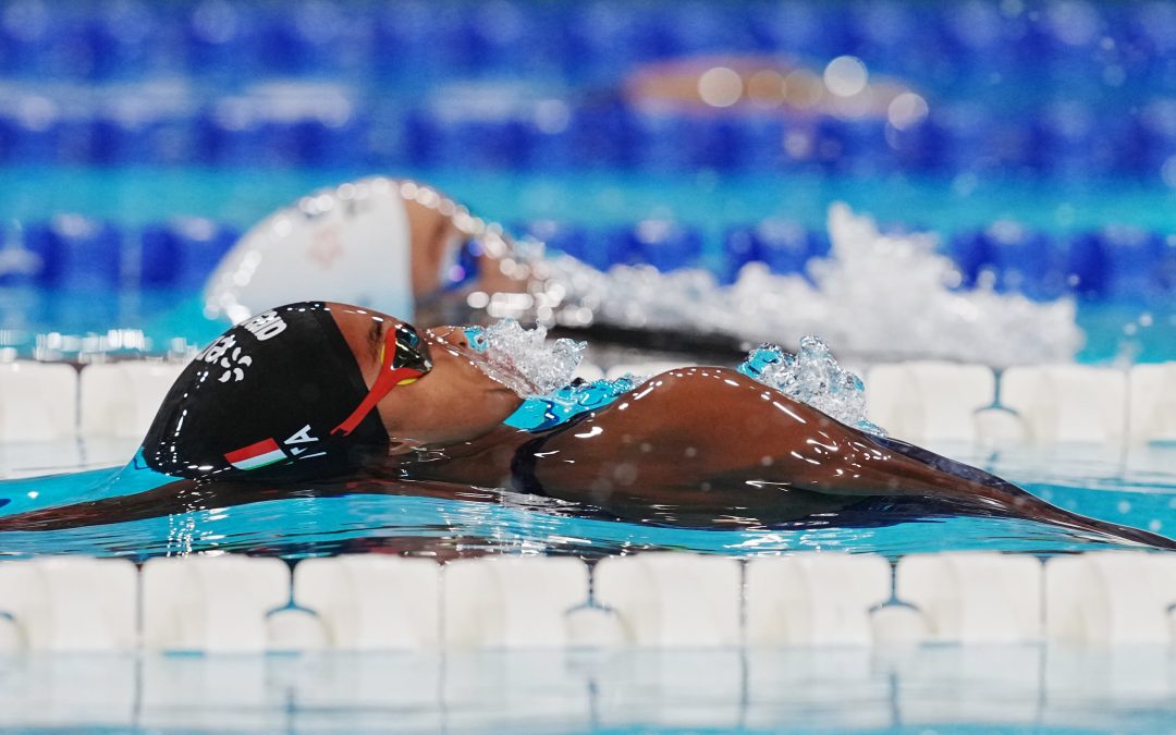 Sara Curtis pulveriza el récord del mundo de 50m espalda