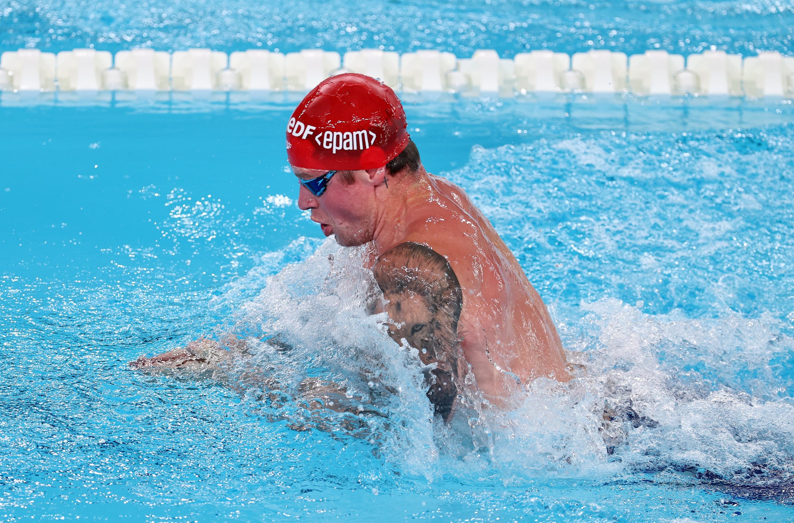 Adam Ramsay-Peaty se humaniza y se disuelve en la piscina