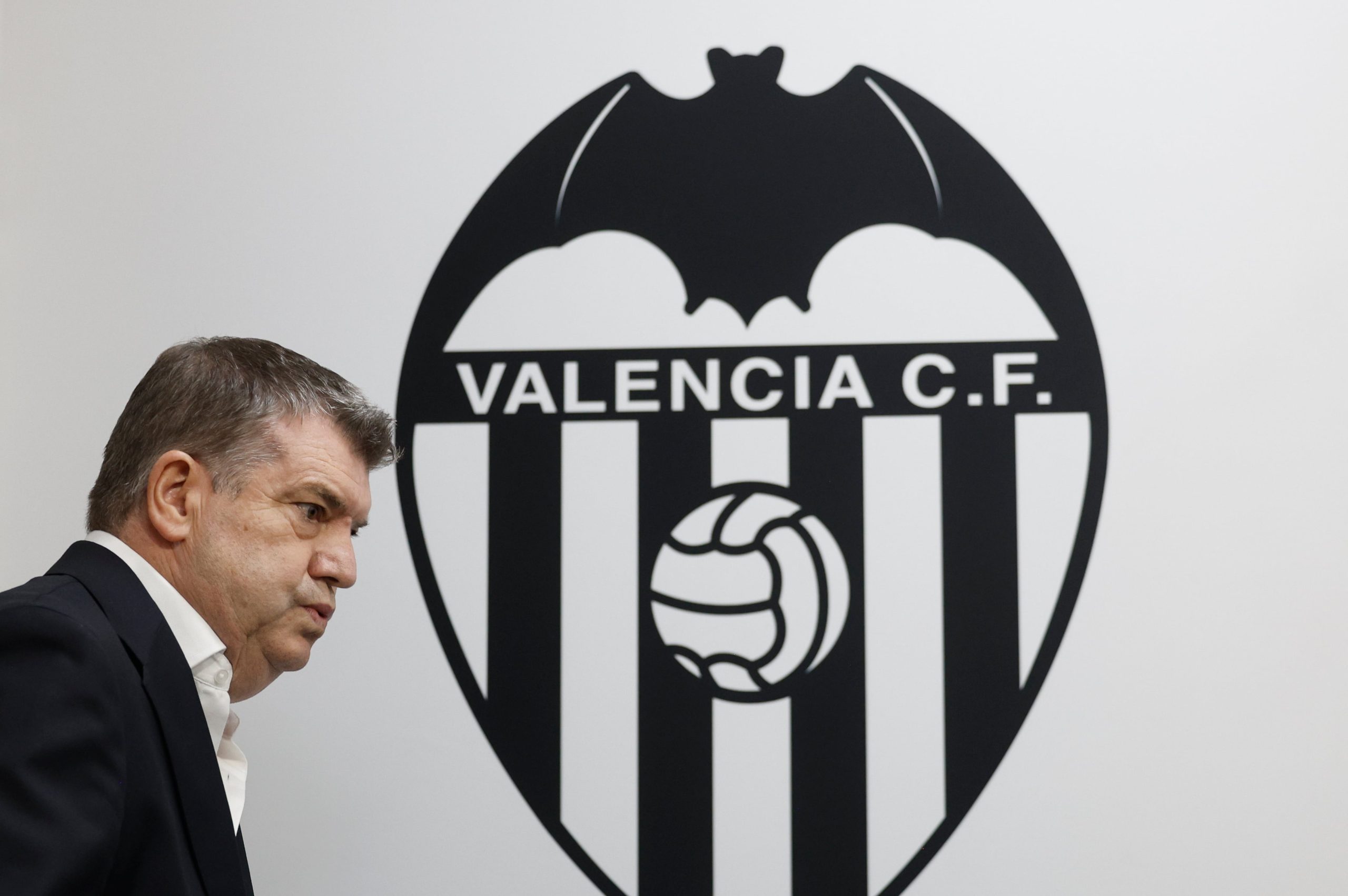 El Valencia, en una economía de guerra, fía su futuro al Nuevo Mestalla