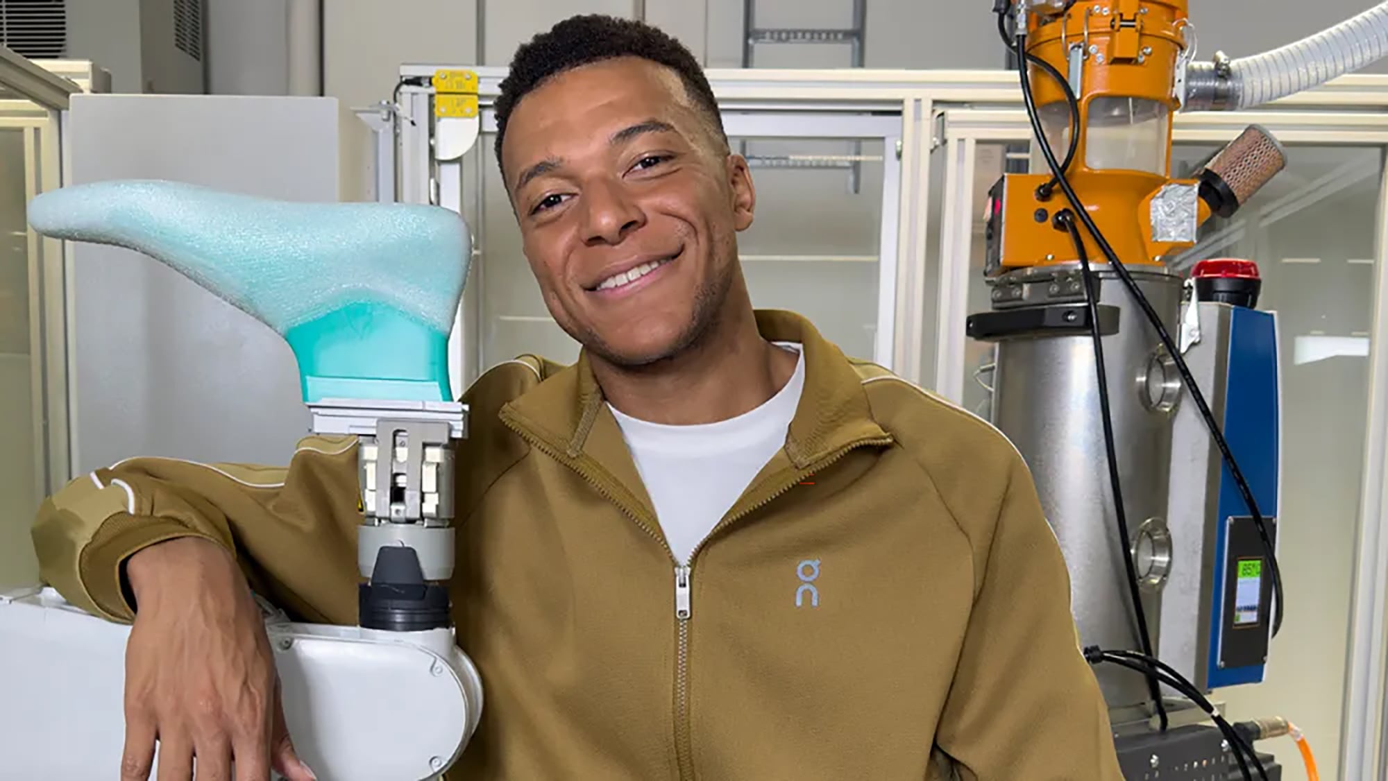 Mbappé rompe con Nike y ficha por On, la marca de zapatillas participada por Federer