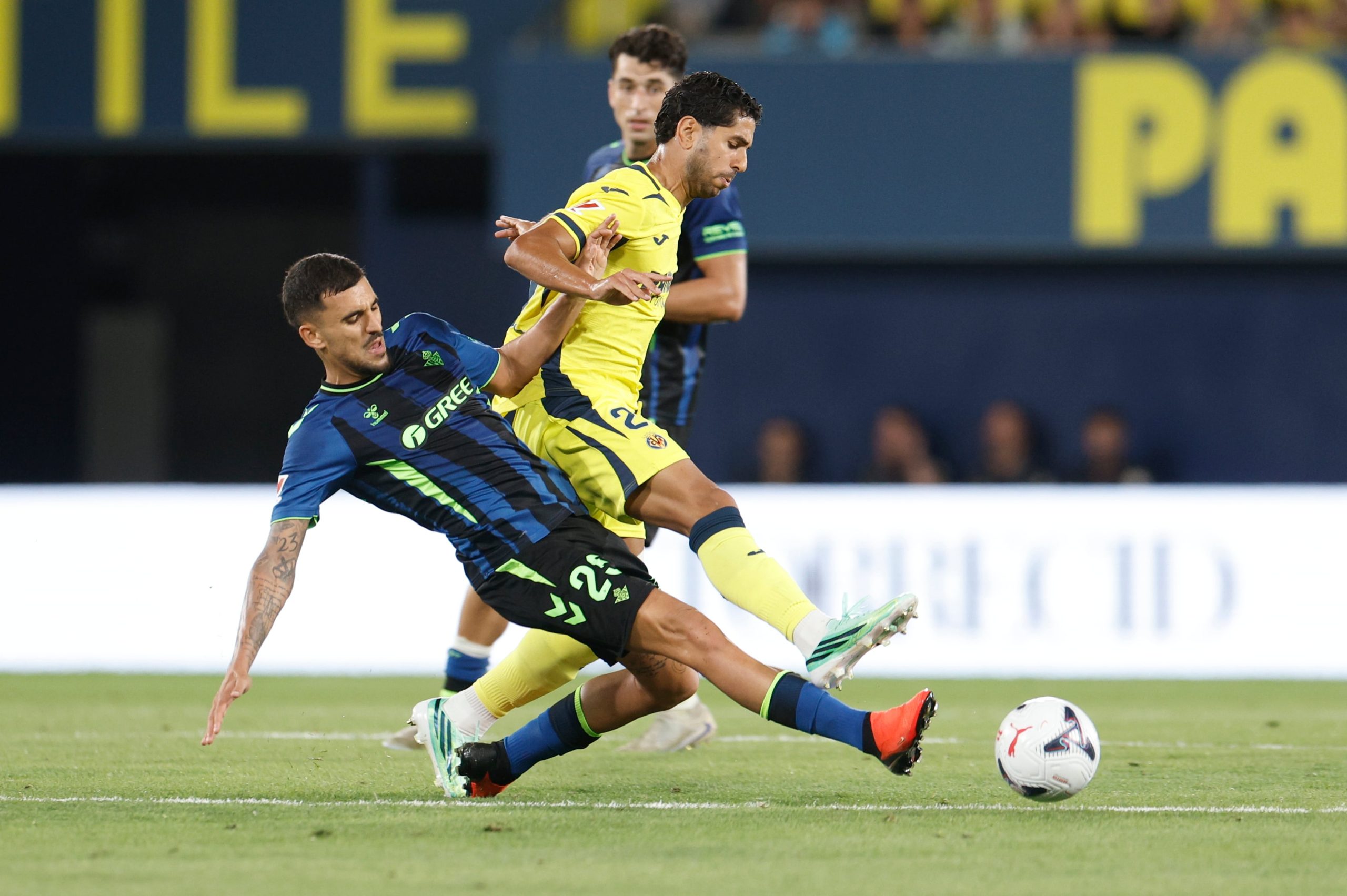 Un estupendo Betis somete a un Villarreal que no levanta cabeza