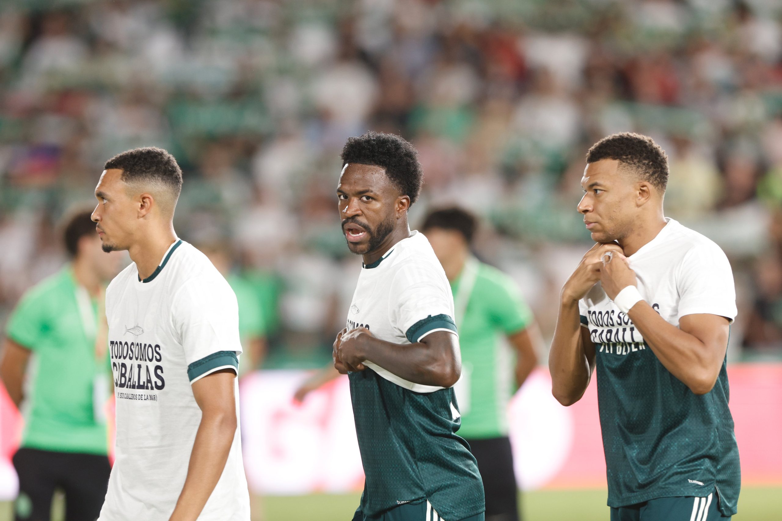 Vinicius, Mbappé y Konaté se desmarcan del homenaje que los futbolistas del Elche – Real Madrid rinden en apoyo a Ceuta