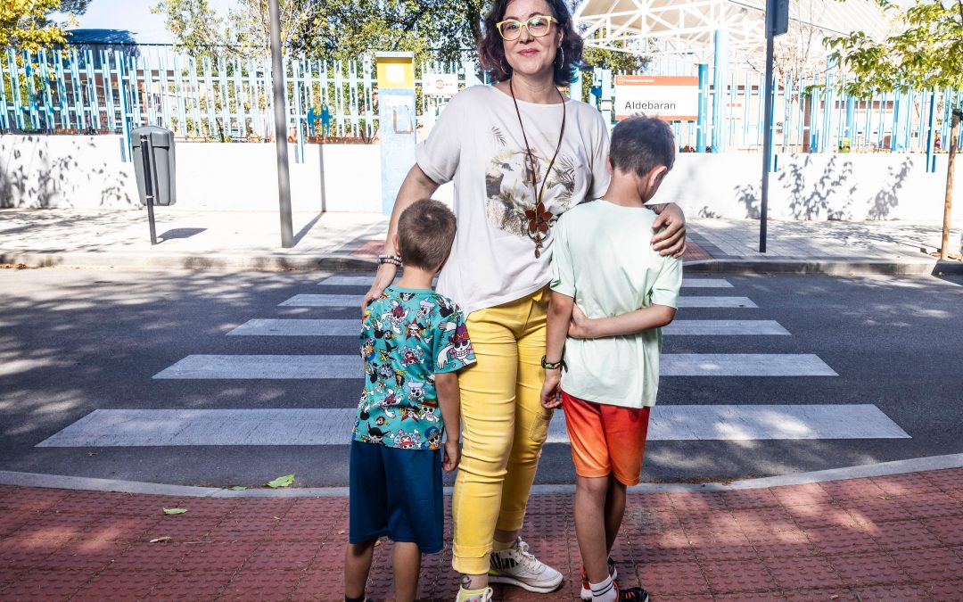 Las familias suplen con extraescolares la reducción de horas de colegio, pero no todas pueden pagarlas: “Los apunto porque trabajo”