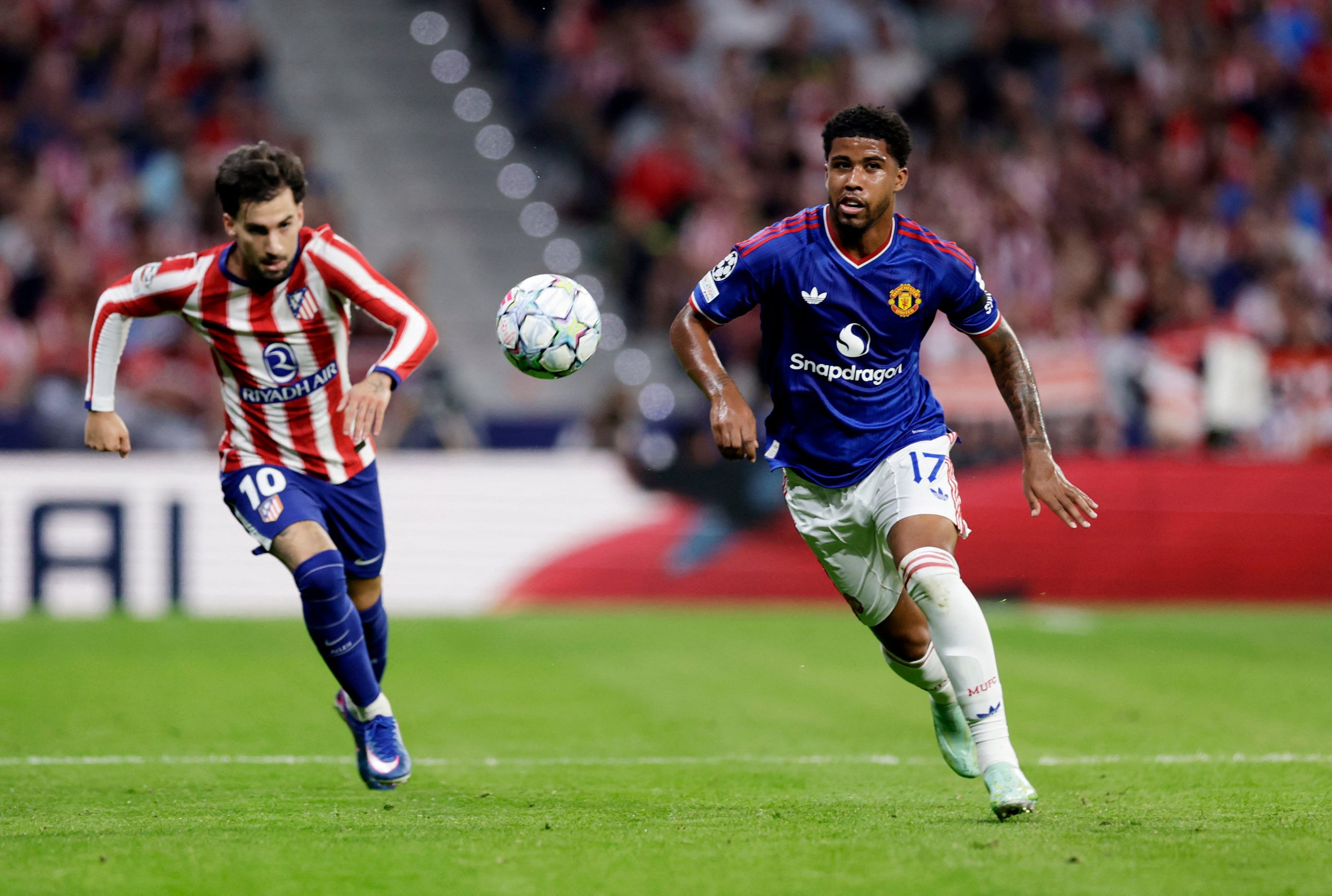 Atlético de Madrid – Manchester United, el partido de la Champions League en directo| El Atleti gana al medio tiempo gracias al gol tempranero de Barrios