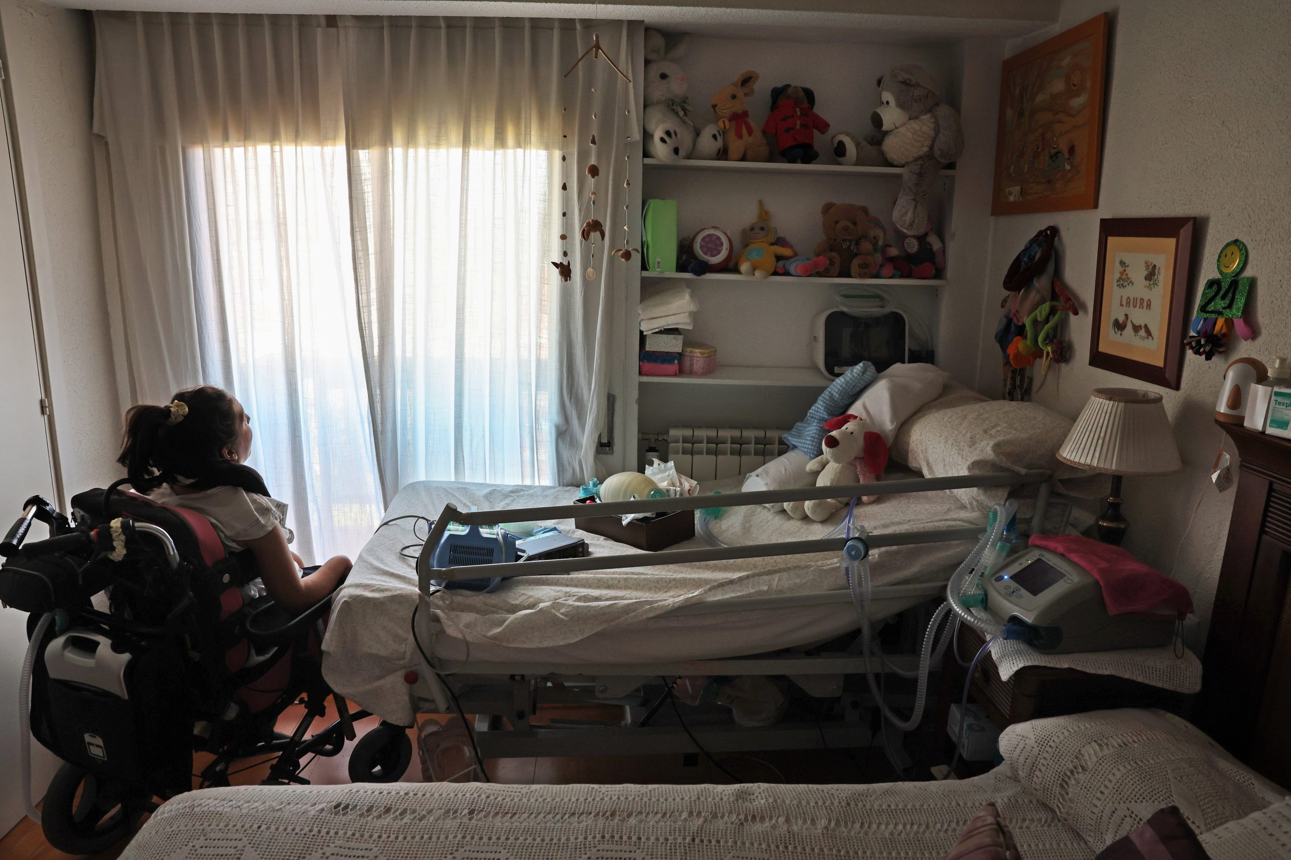 La paradoja de la ayuda para cuidar a hijos muy enfermos: “Yo no puedo extenderla más allá de los 26 años, pero un funcionario sí”