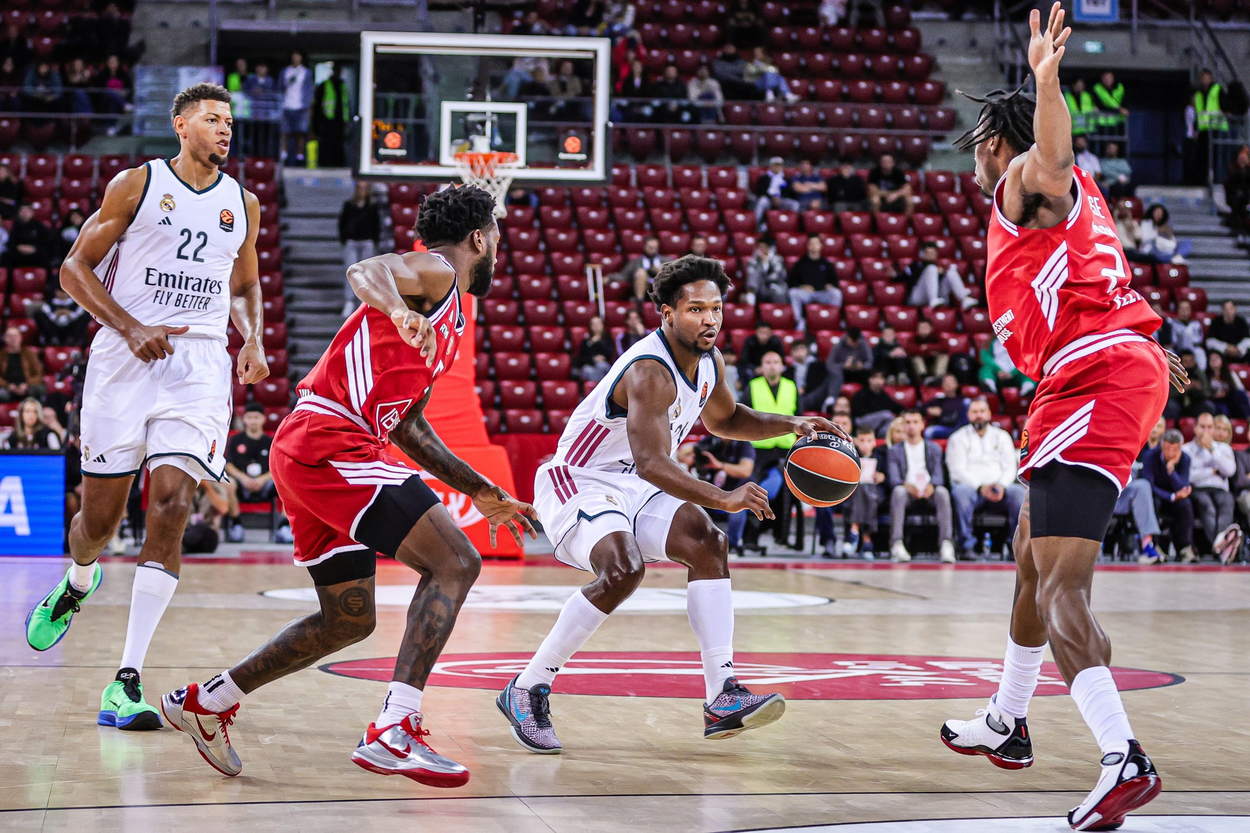 El Hapoel convierte la Euroliga en un suplicio para el Madrid