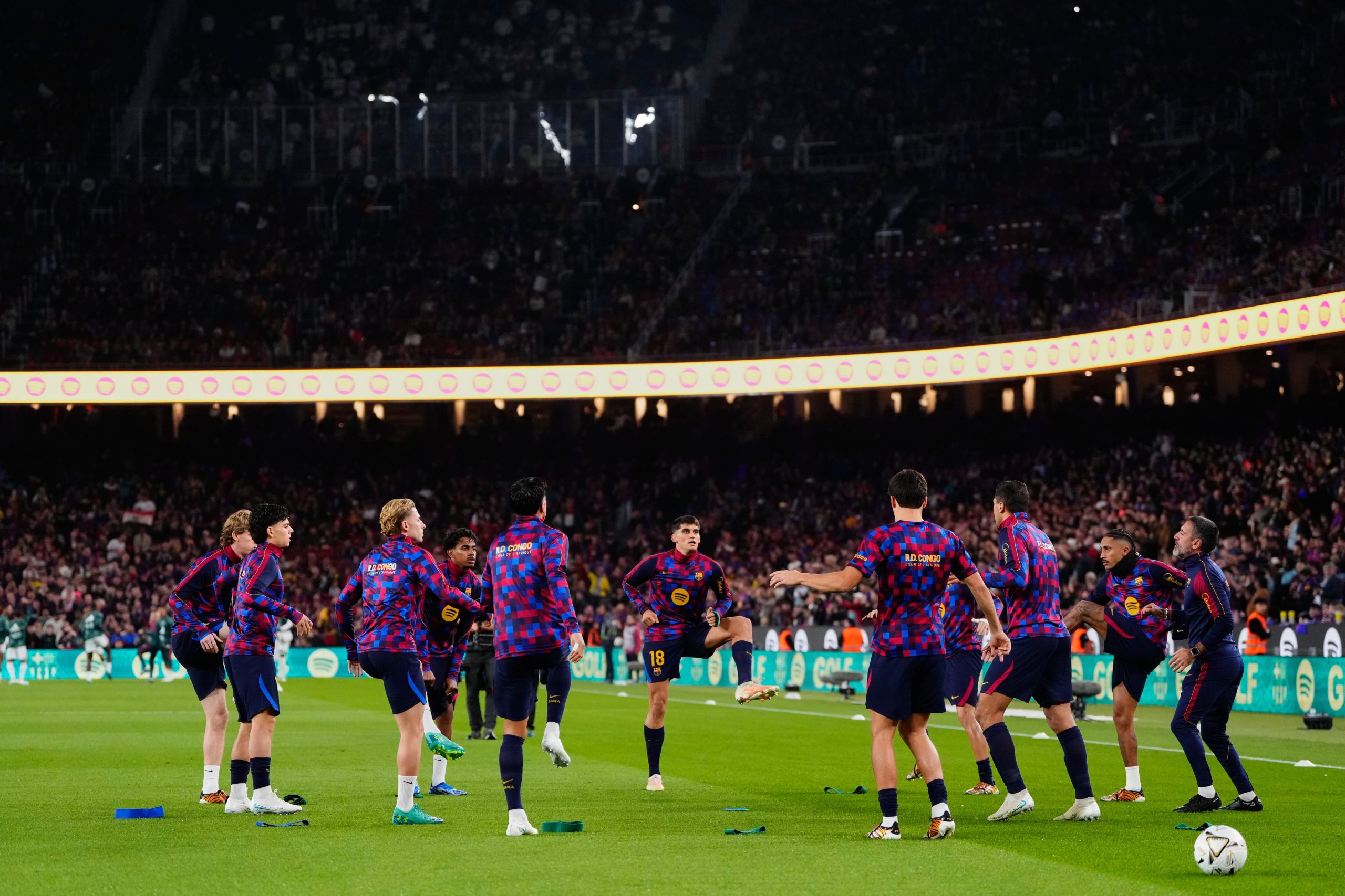Barcelona – Real Madrid en directo | El Barça domina la posesión, pero el encuentro comienza igualado