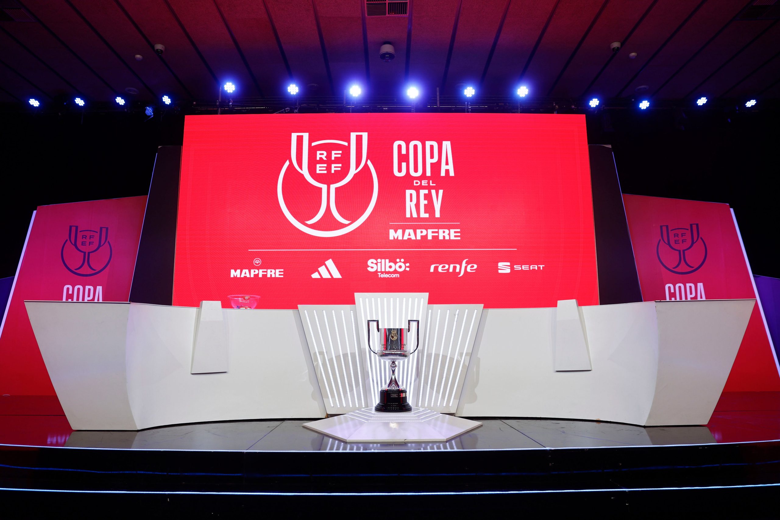 La RFEF aplaza la jornada de la Copa del Rey tras el accidente de dos trenes en Urda con decenas de muertos