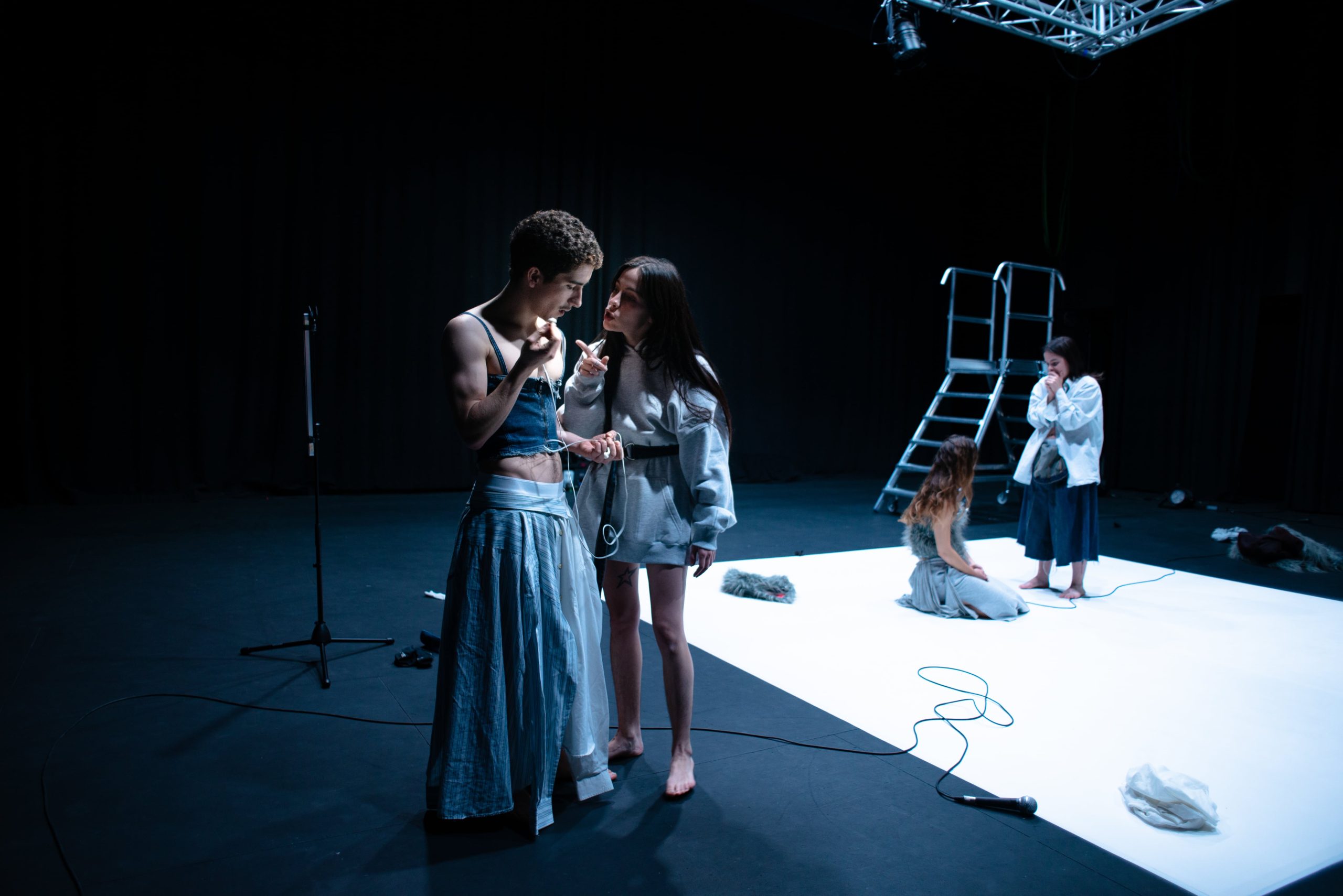 ‘Torcidxs’: la piel, la ironía y la liturgia febril de Las Nenas Theatre