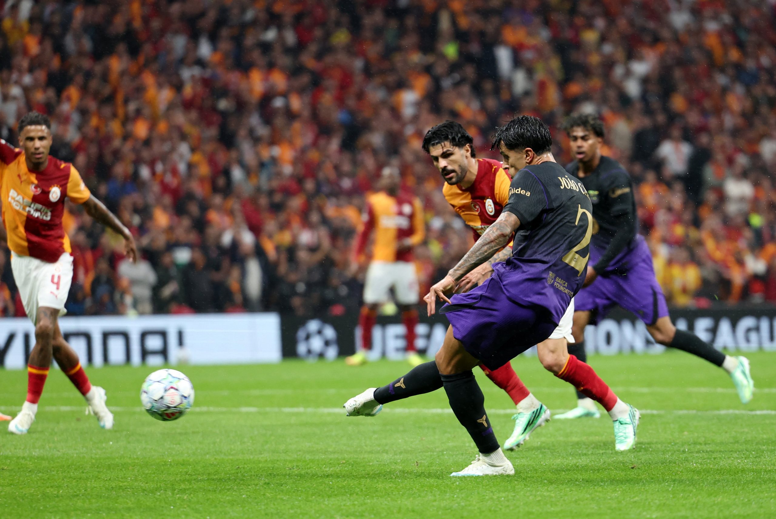 Galatasaray – Barcelona en directo | Cancelo iguala la contienda antes del descanso