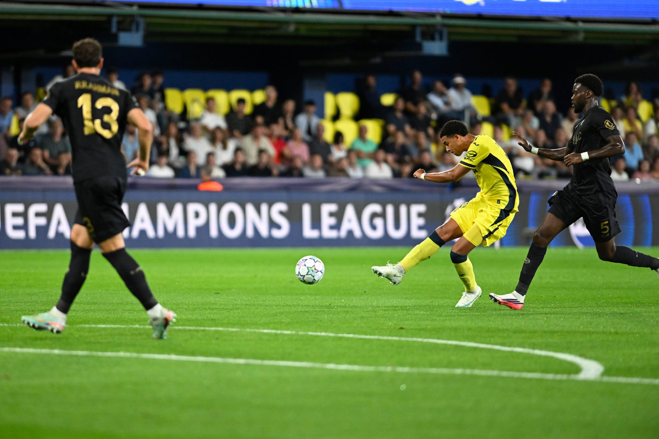 El Villarreal recupera el orgullo a costa de un Nápoles desquiciado